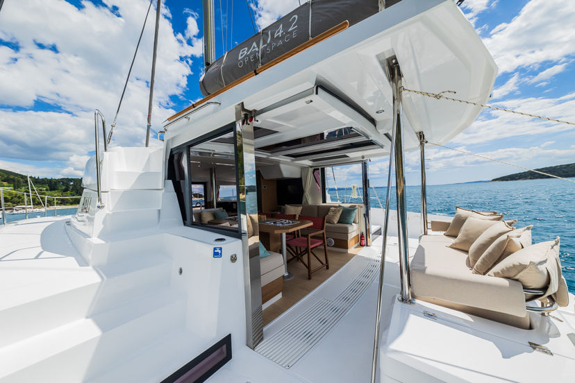 Catana 4.2 Au Soleil