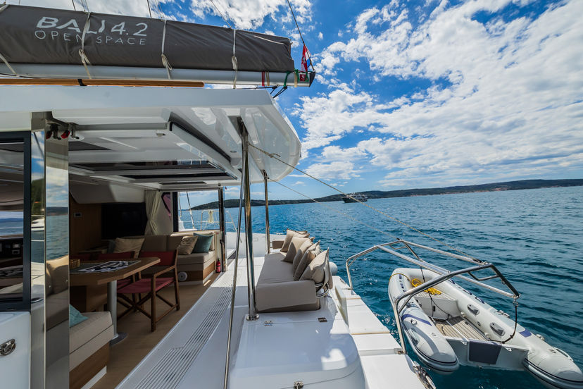 Catana 4.2 Au Soleil