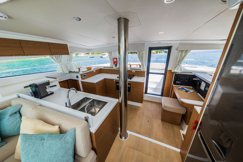 Catana 4.2 Au Soleil