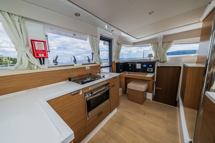 Catana 4.2 Au Soleil