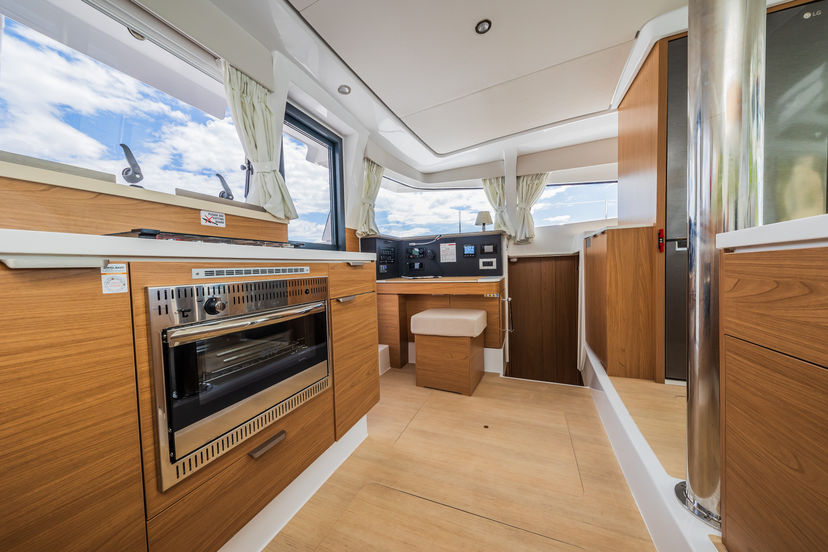 Catana 4.2 Au Soleil