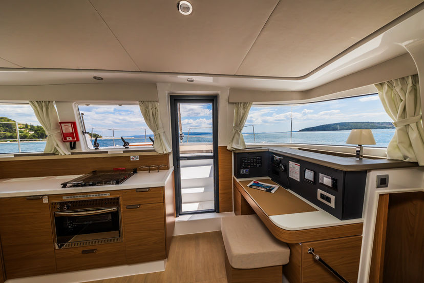 Catana 4.2 Au Soleil