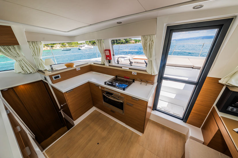 Catana 4.2 Au Soleil