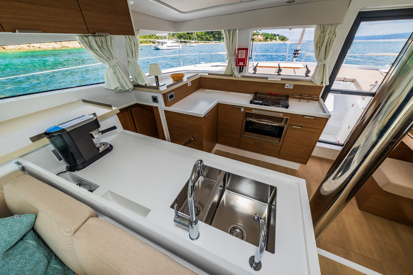 Catana 4.2 Au Soleil