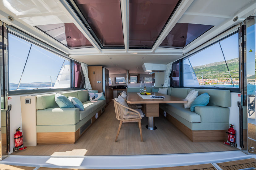 Catana 4.8  Manul