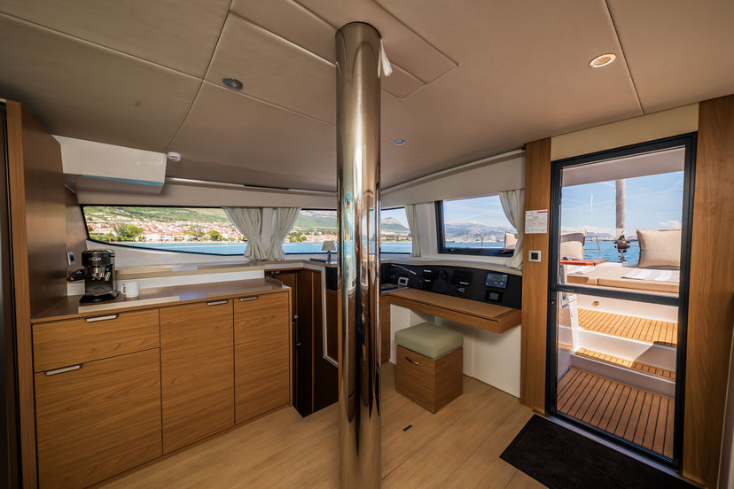 Catana 4.8  Manul
