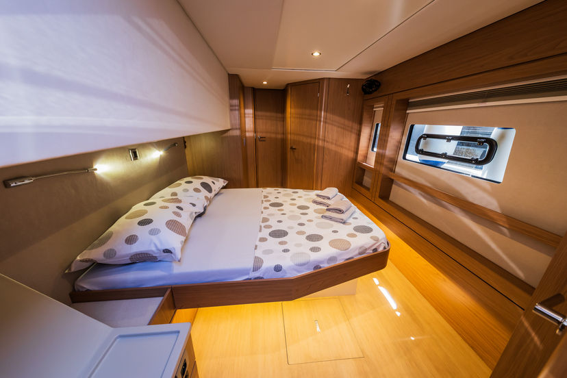 Catana 4.8  Manul