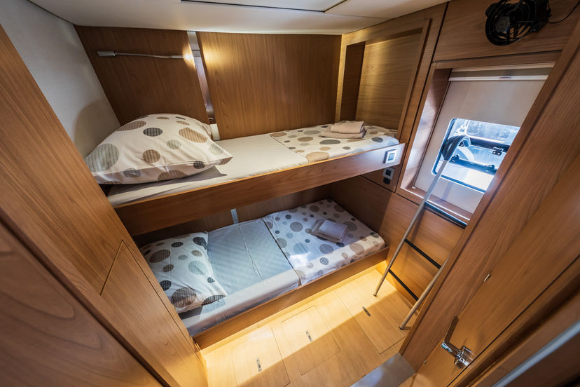 Catana 4.8  Manul
