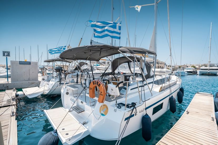 Bavaria Yachtbau C42 Avra