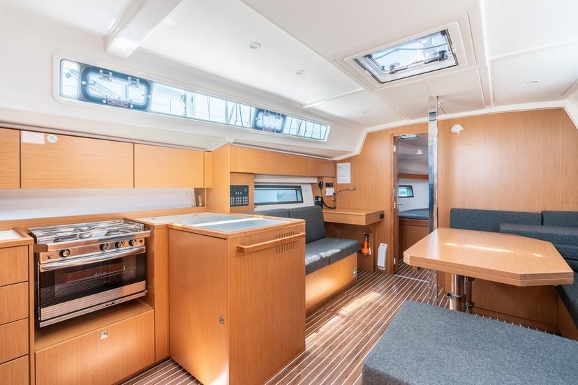 Bavaria Yachtbau C42 Avra