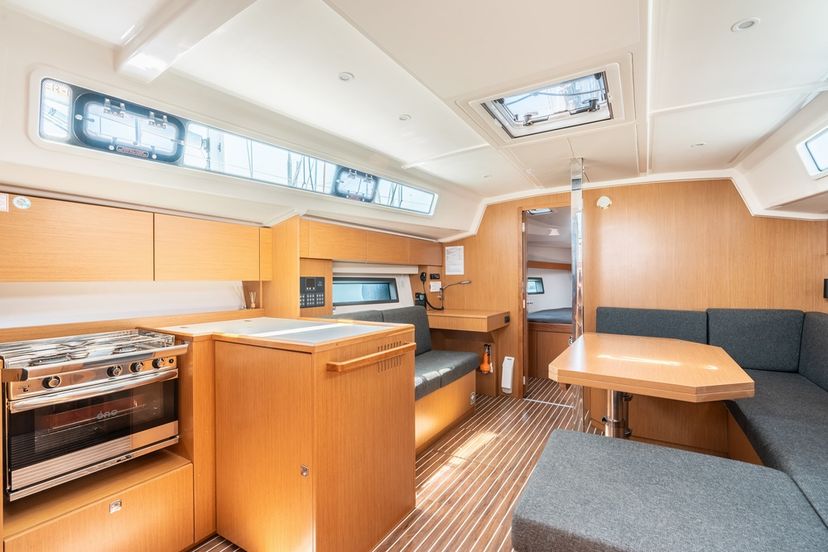 Bavaria Yachtbau C42 Avra
