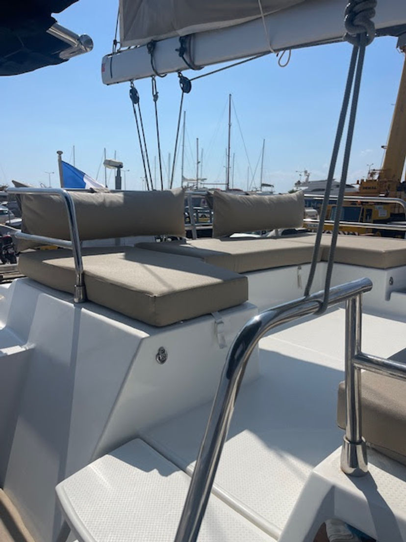 Fountaine Pajot 47 Red Rose