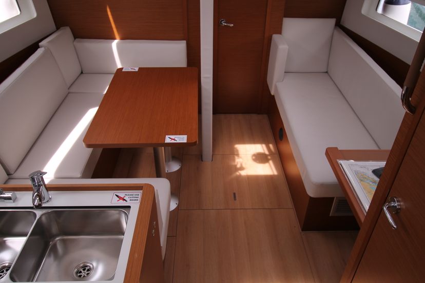 Jeanneau 38 Aurora