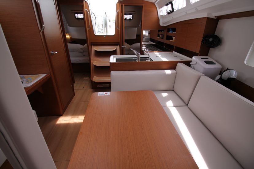 Jeanneau 38 Aurora
