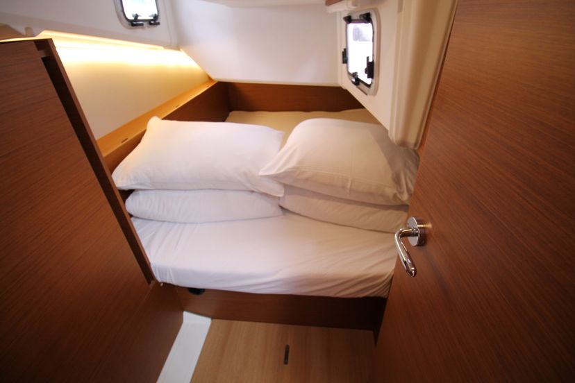 Jeanneau 38 Aurora
