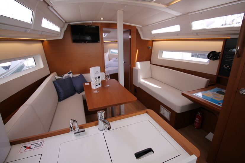 Jeanneau 38 Evita