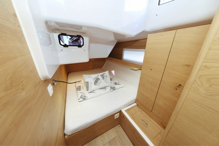 Elan 45 Scarlett