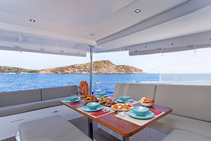 Fountaine Pajot 47 Helidoni