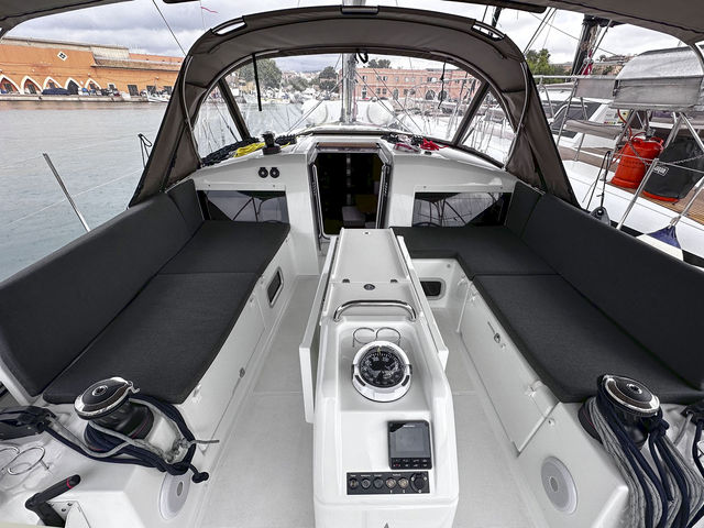 Jeanneau 40 tam elli