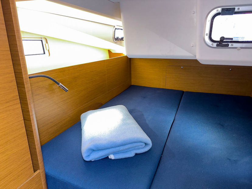 Jeanneau 40 tam elli