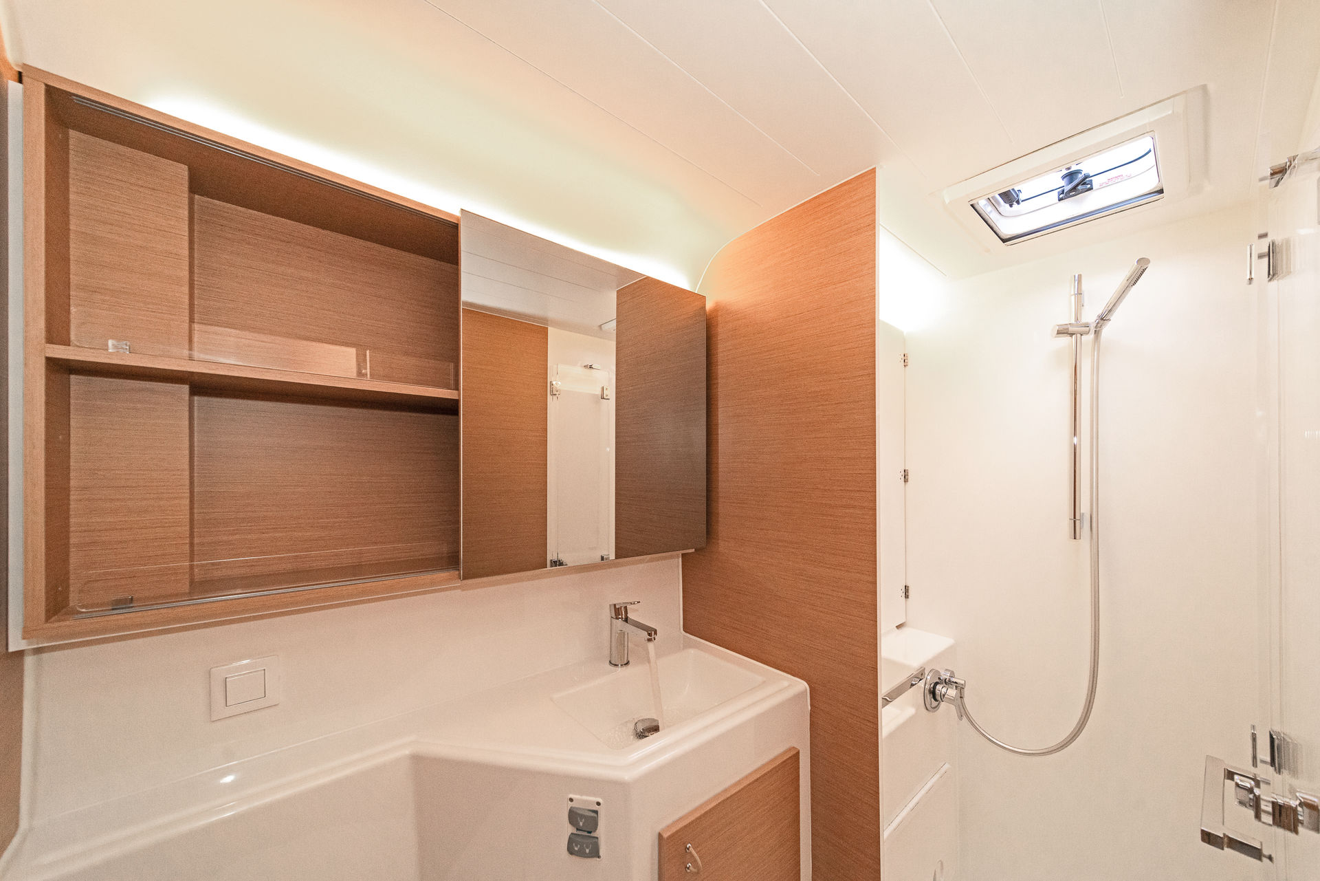 nausys-39860099-482137-_dsc0178_phoebe_excess-14_istion-yachting_l (1).jpg