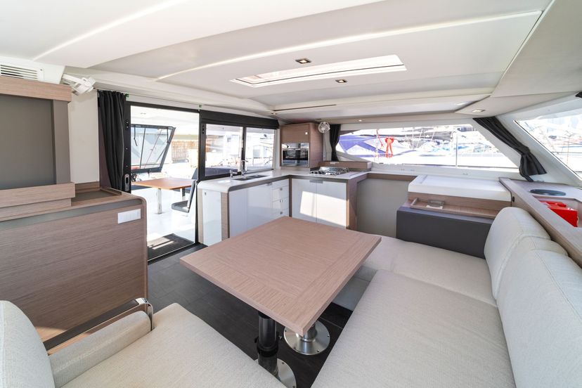 Fountaine Pajot 40 First Step