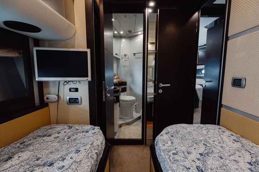 Dominator 62 Discovery
