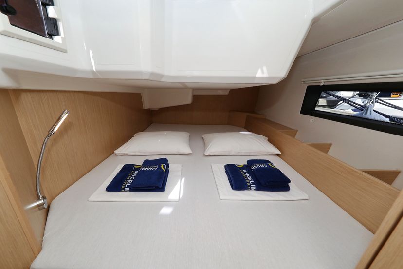 Bavaria Yachtbau C42 Levente
