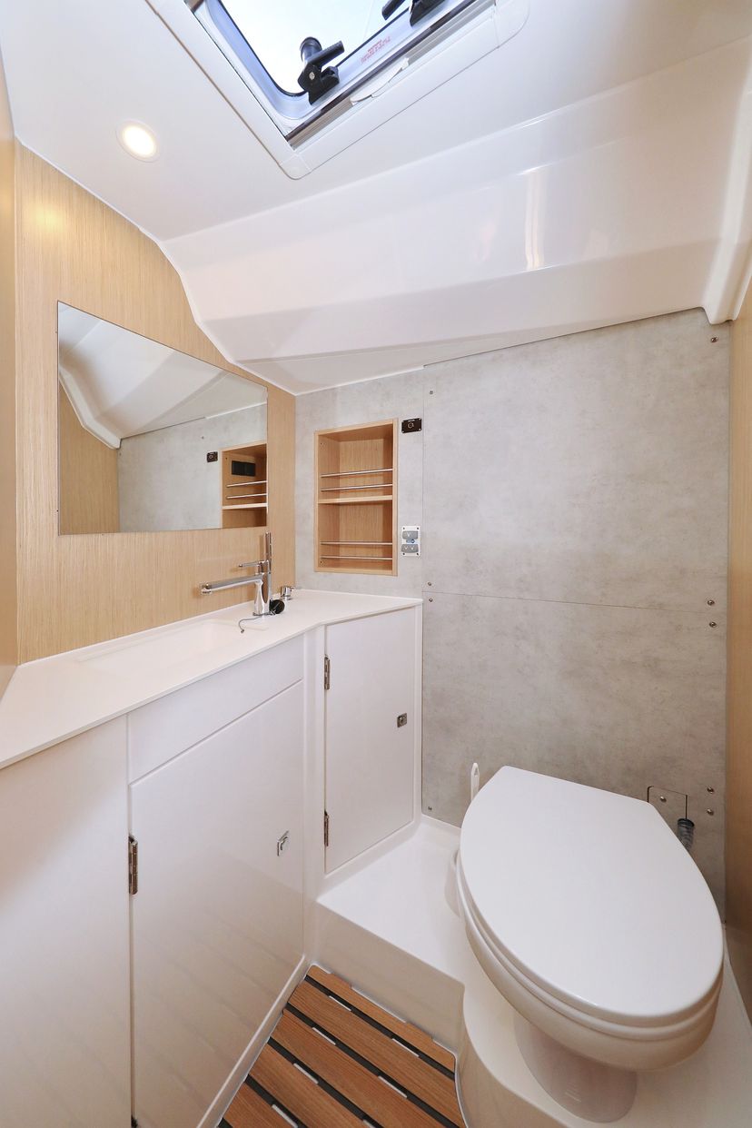 Bavaria Yachtbau C42 Levente