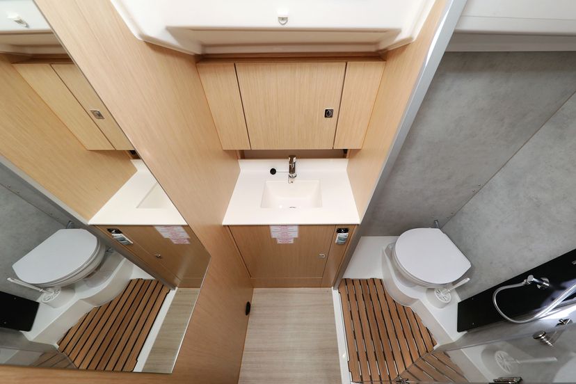 Bavaria Yachtbau C42 Levente