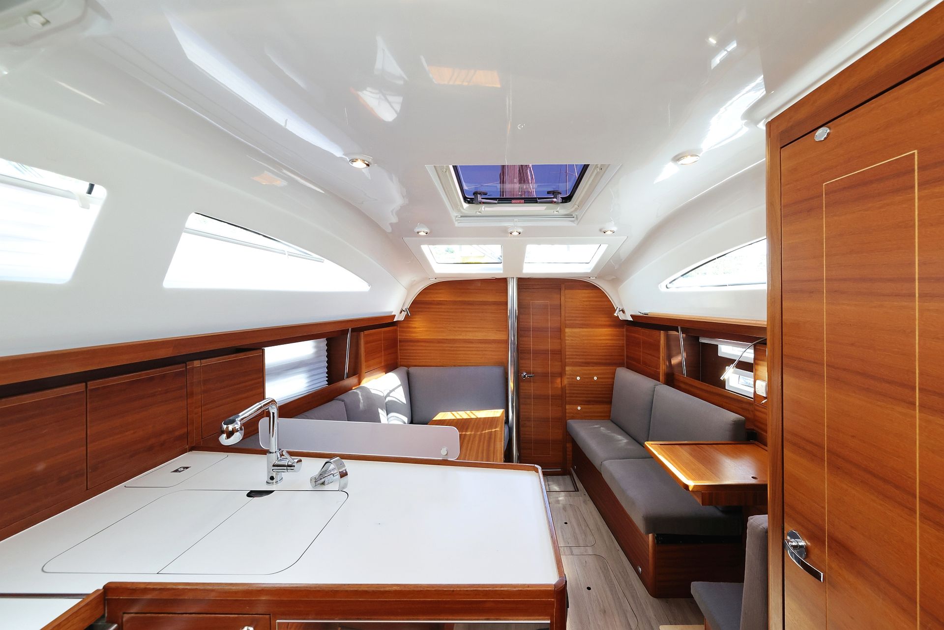 nausys-40241109-126227-p.jpg
