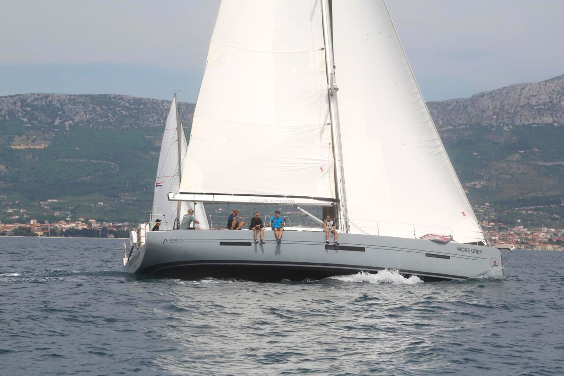 nausys-40316099-51-main.jpg