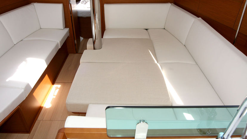 Jeanneau 38 Tina
