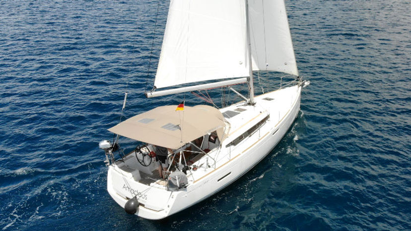 Jeanneau 38 Amadeus