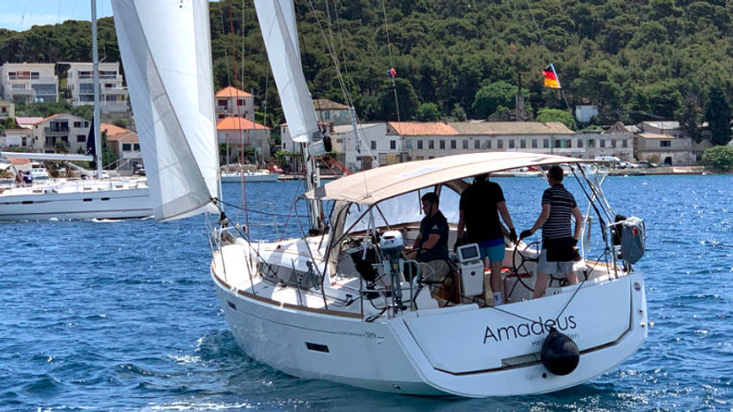 Jeanneau 38 Amadeus