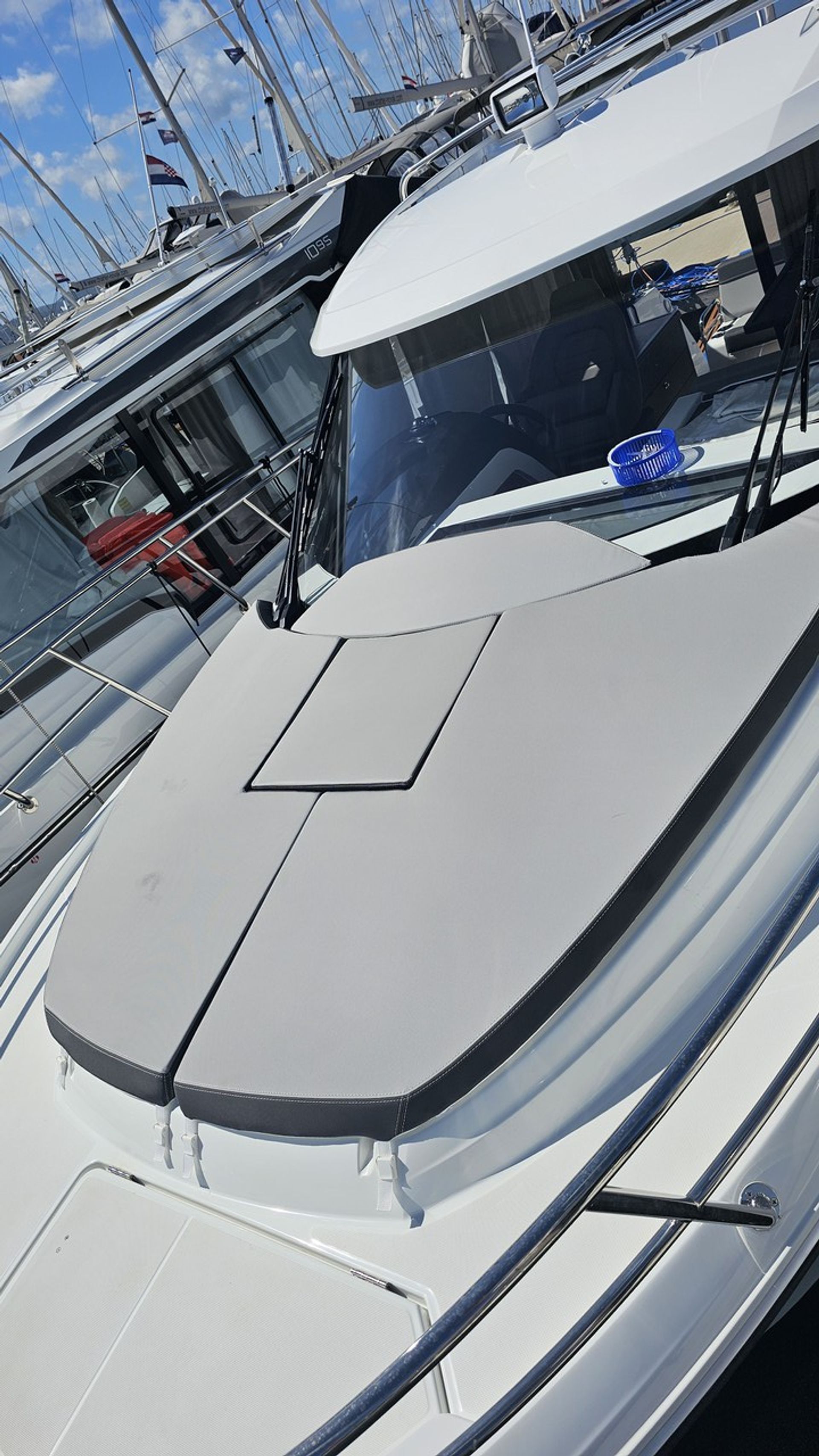 nausys-41123485-1093578-n.jpg