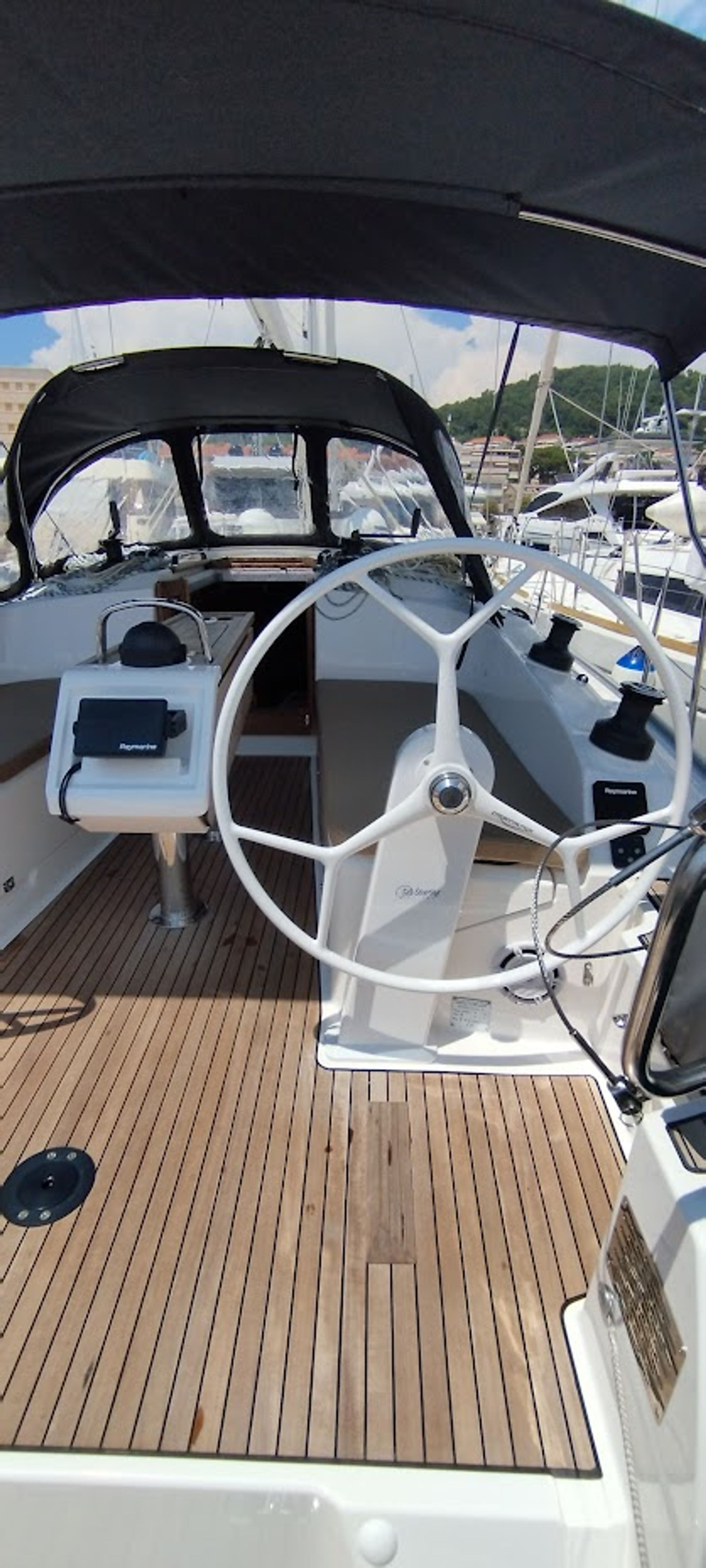 nausys-41782136-563060-n.jpg