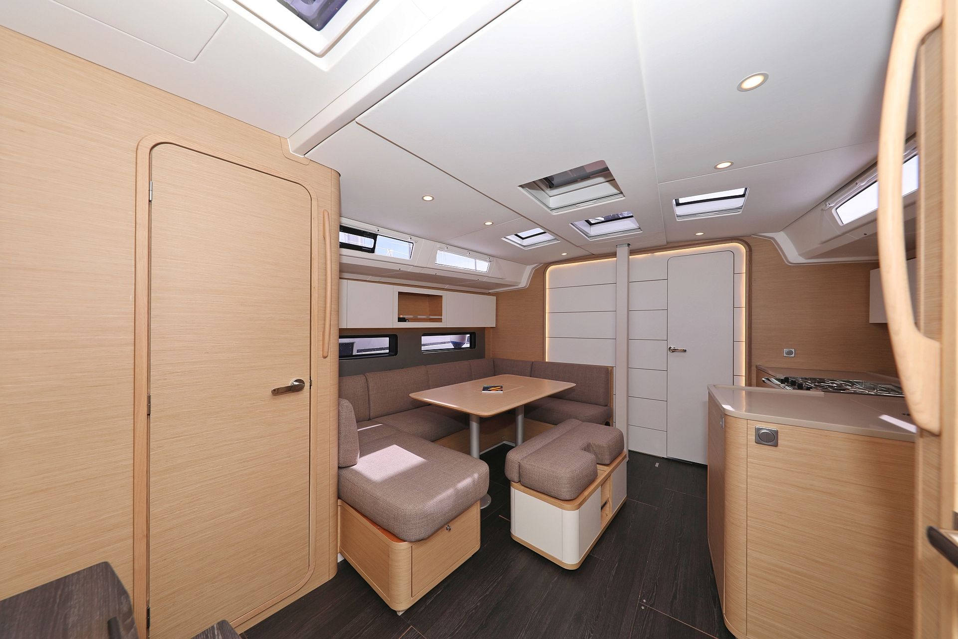 nausys-42331116-482148-p.jpg
