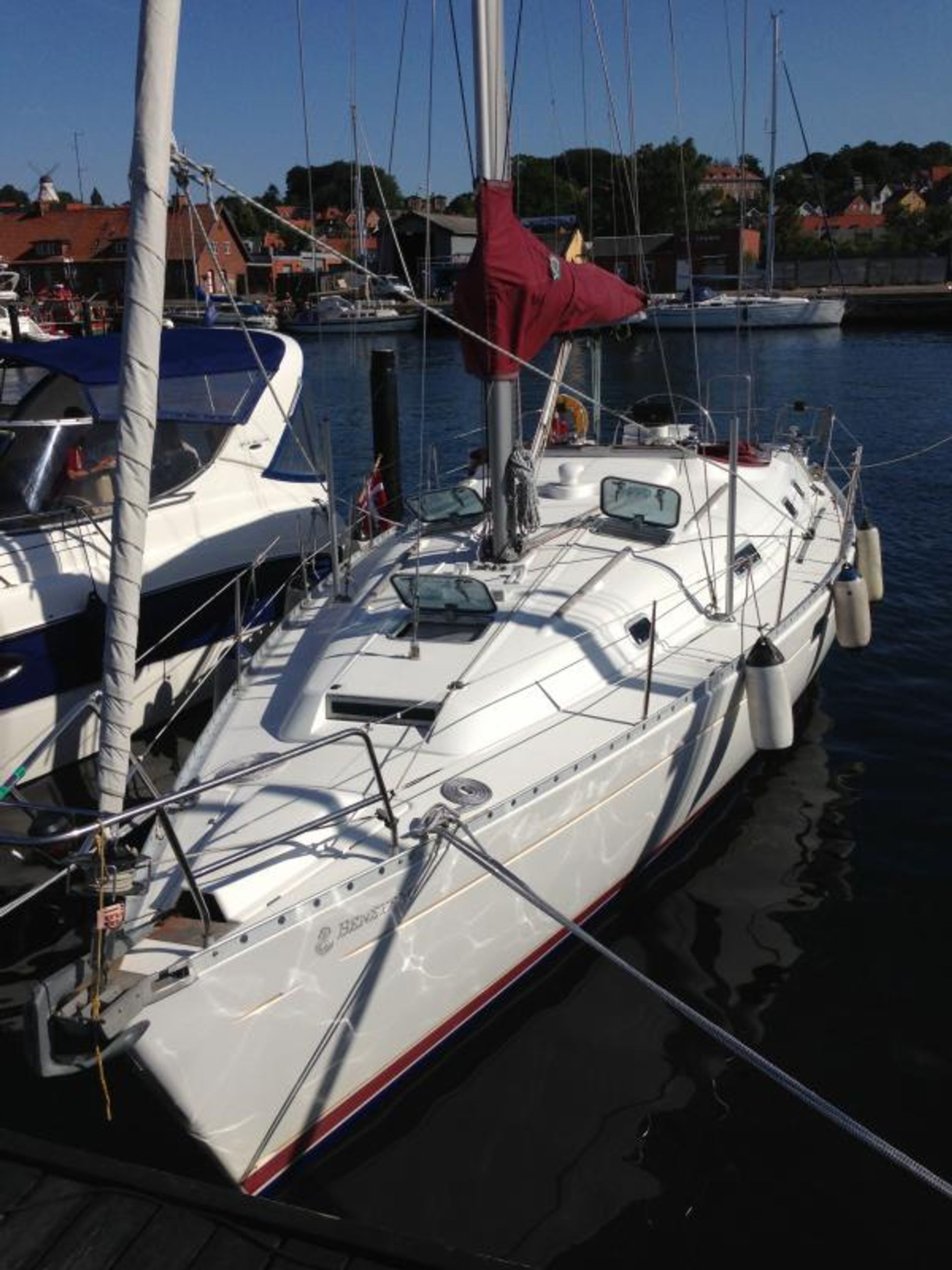 nausys-42332333-1298899-main.jpg