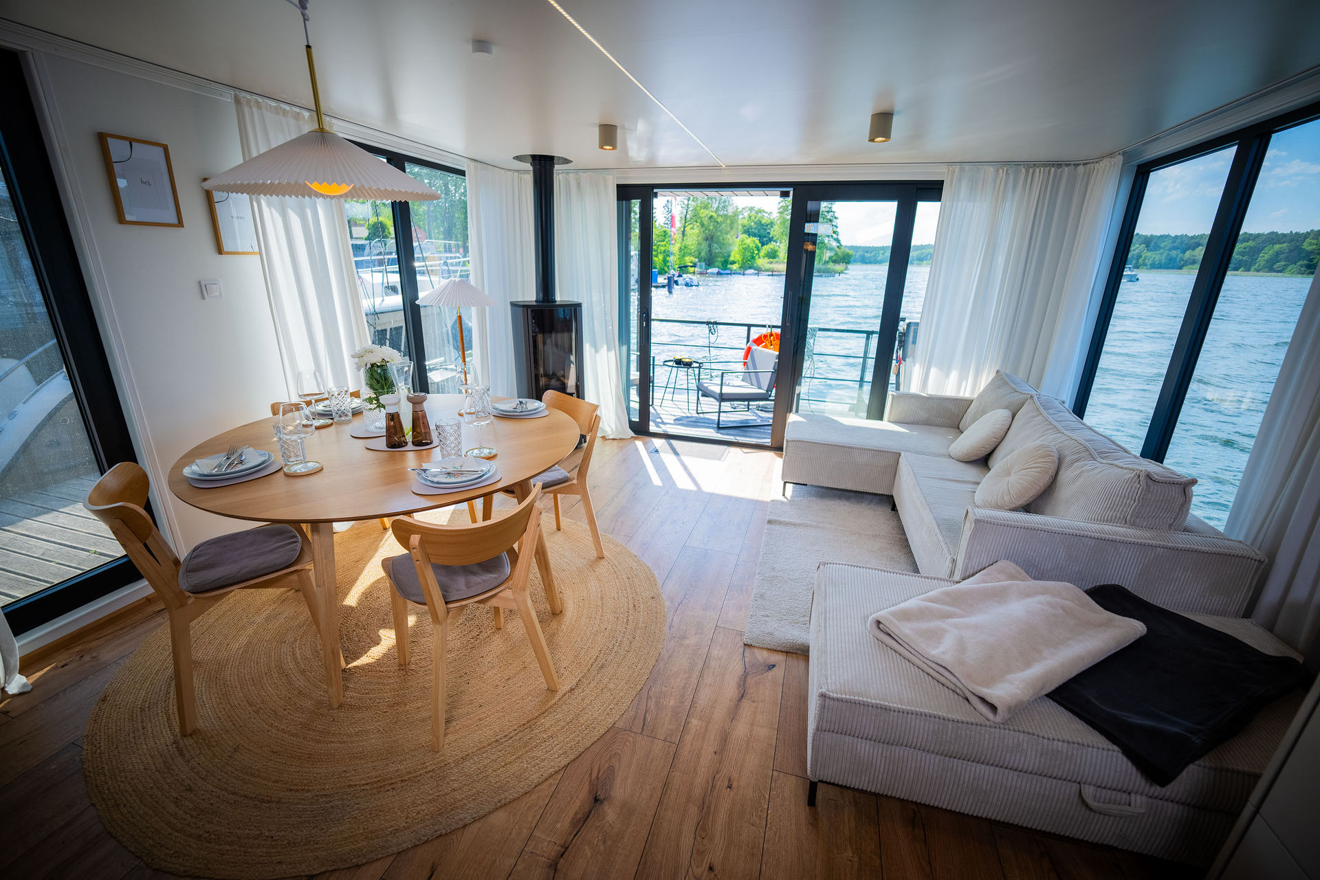 nausys-43249369-43230832-main.jpg
