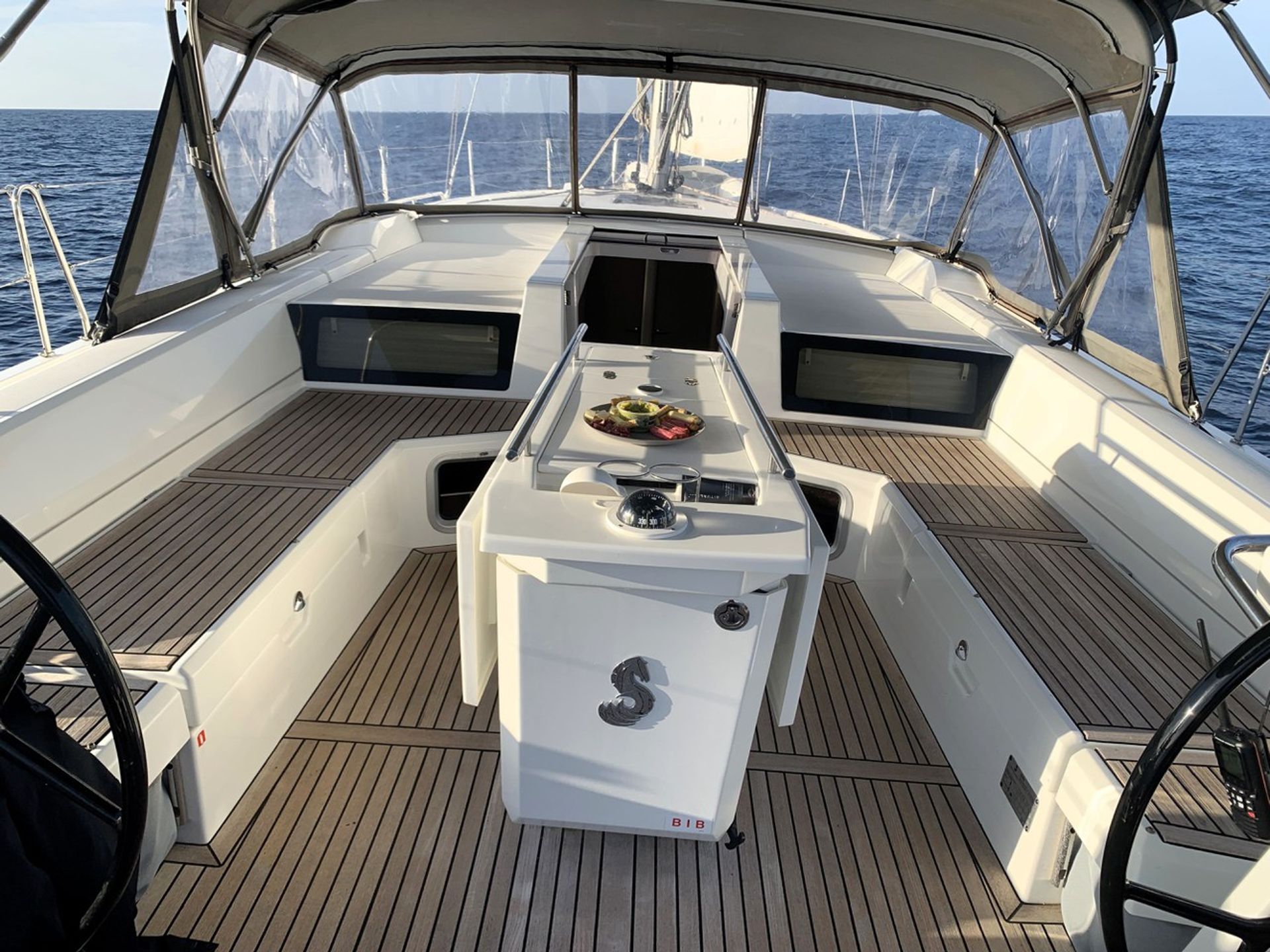 nausys-43337342-43336792-n.jpg