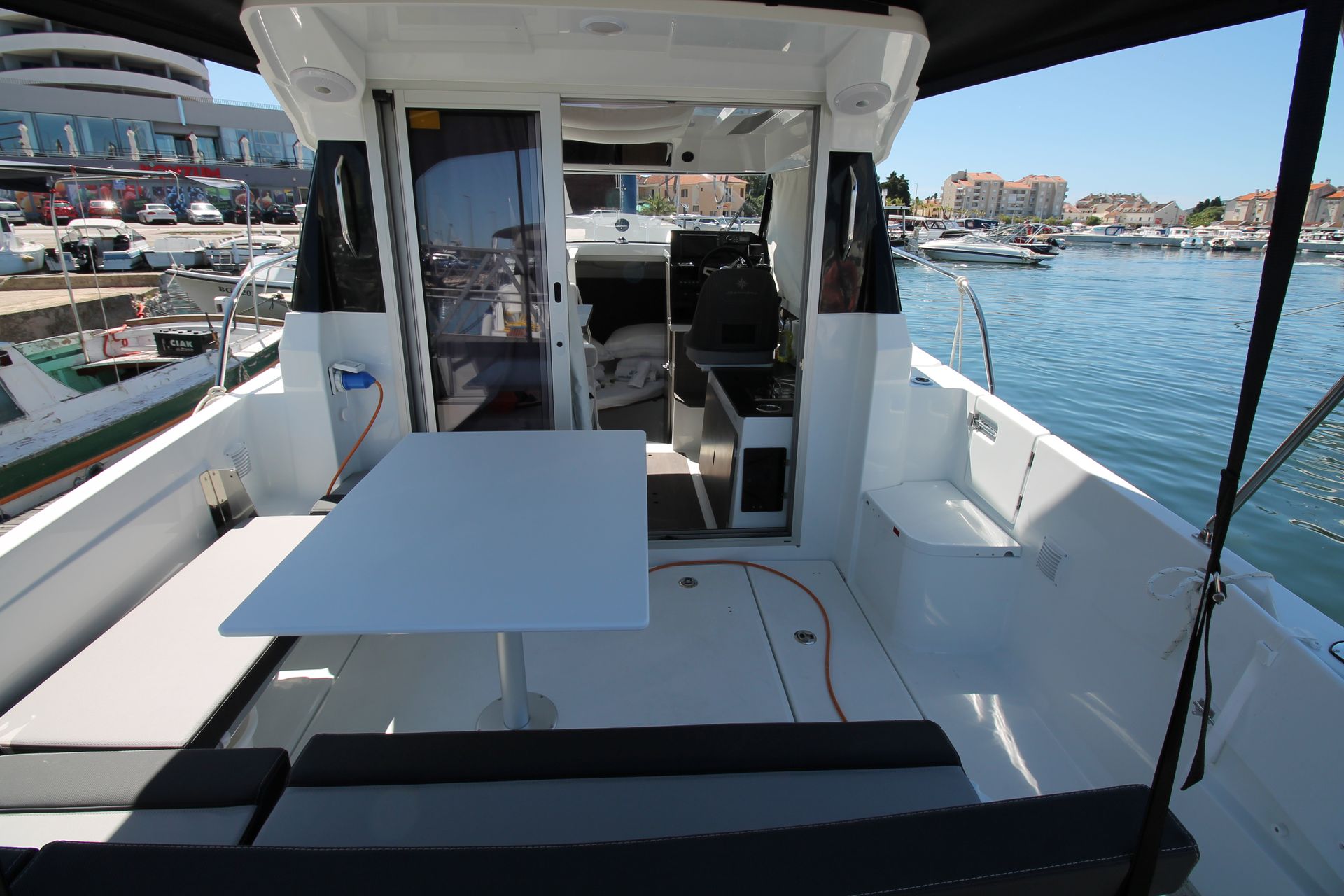 nausys-43537805-1093578-n1.JPG