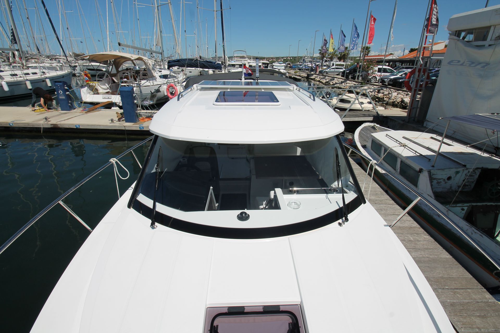 nausys-43537805-1093578-n2.JPG