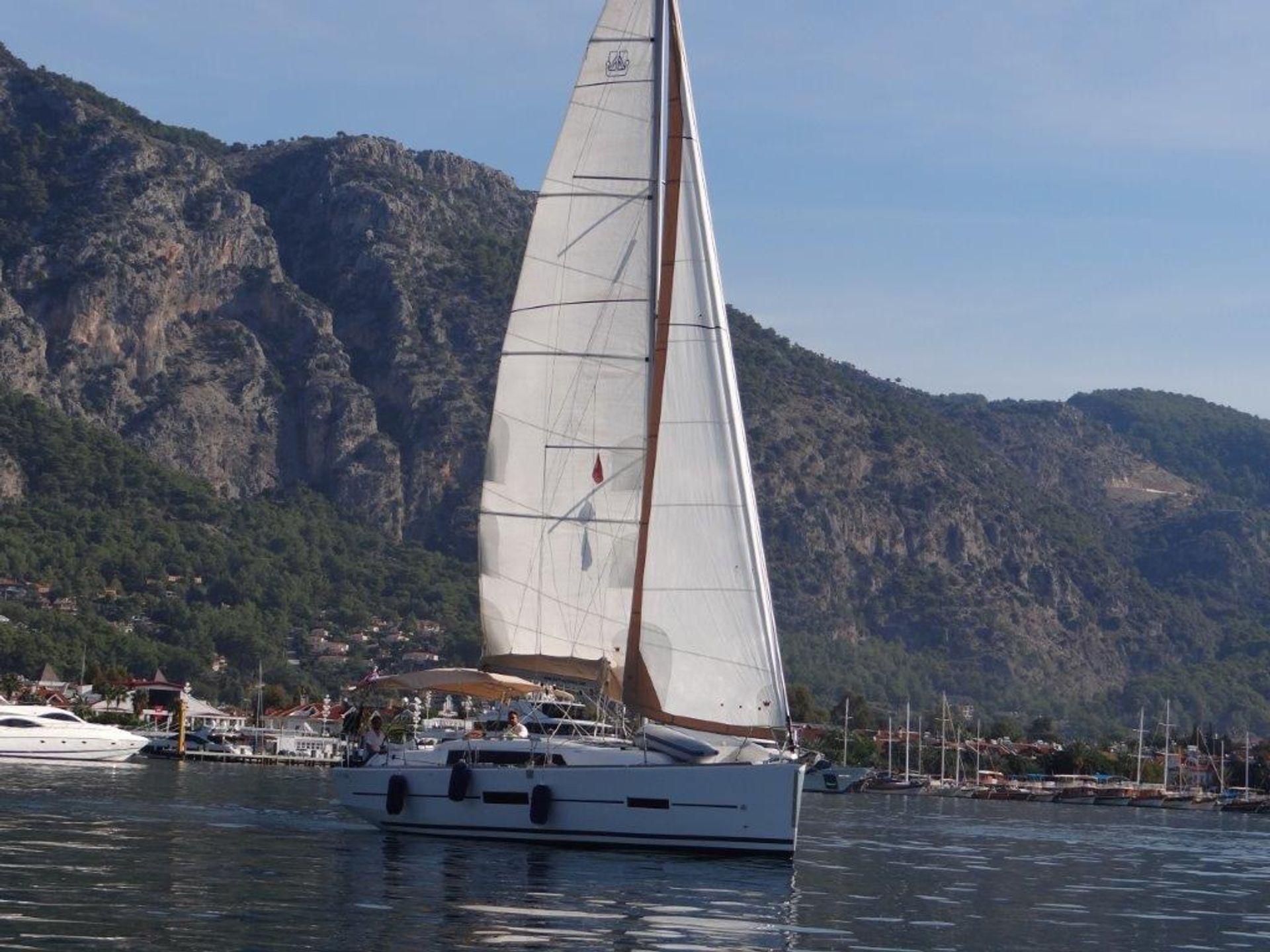 nausys-43680684-43537165-main.jpg
