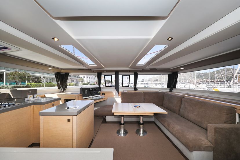 Fountaine Pajot 47 Nina V