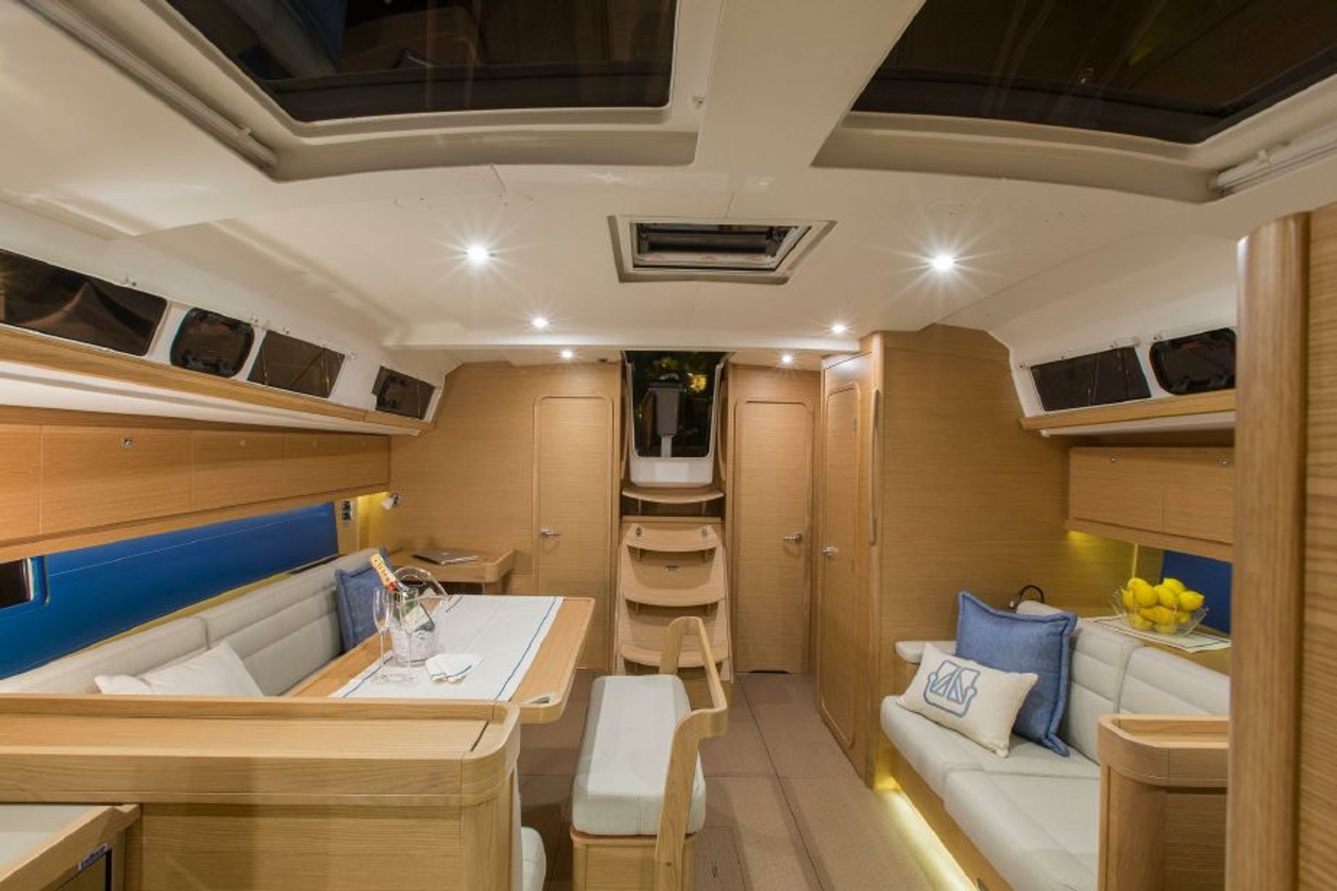 nausys-44332076-2901340-p.jpg