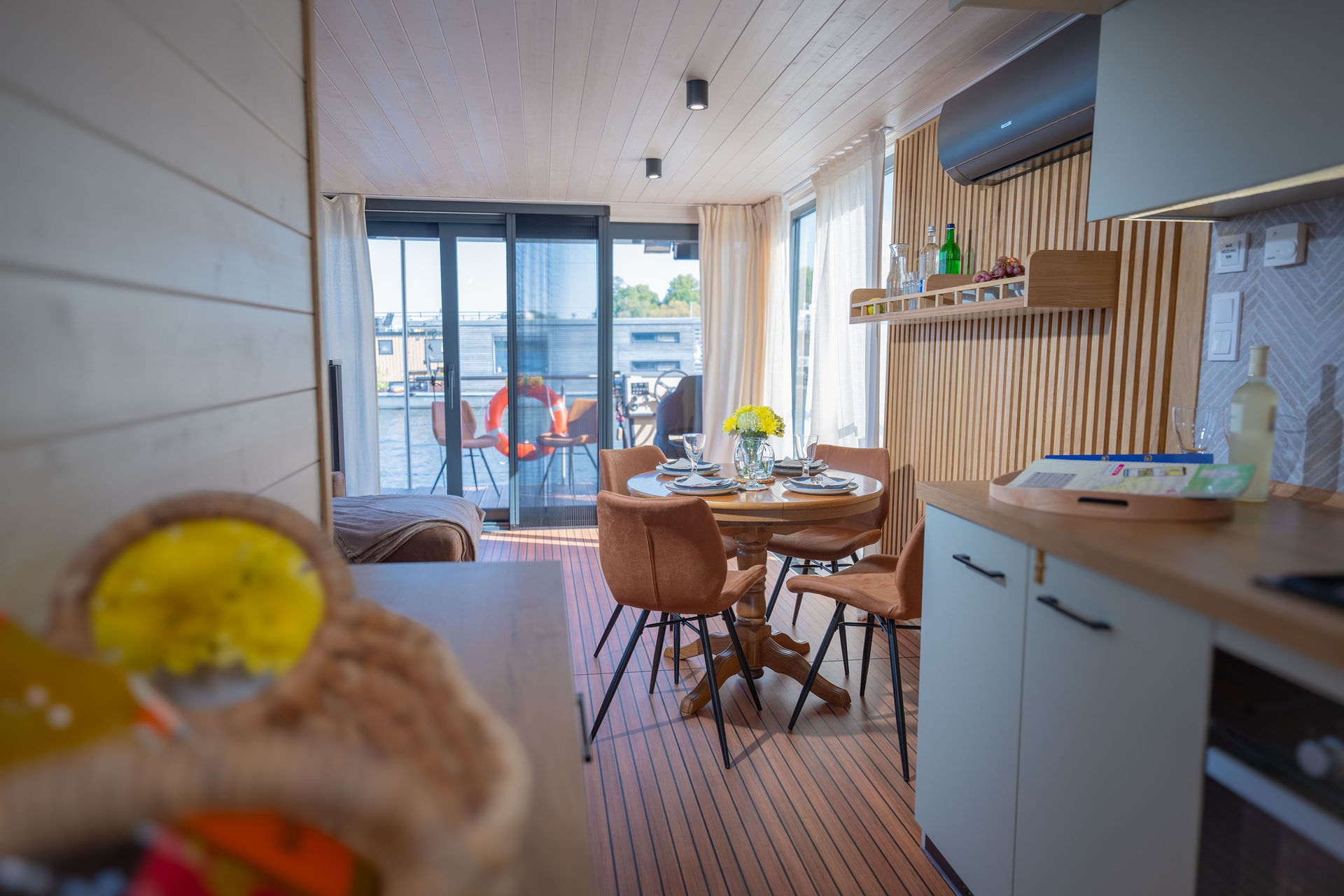 nausys-44449577-43230832-main.jpg