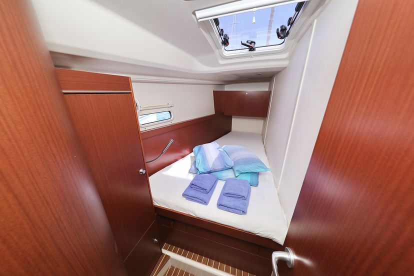 Hanse Yachts 45 Bare Necessities