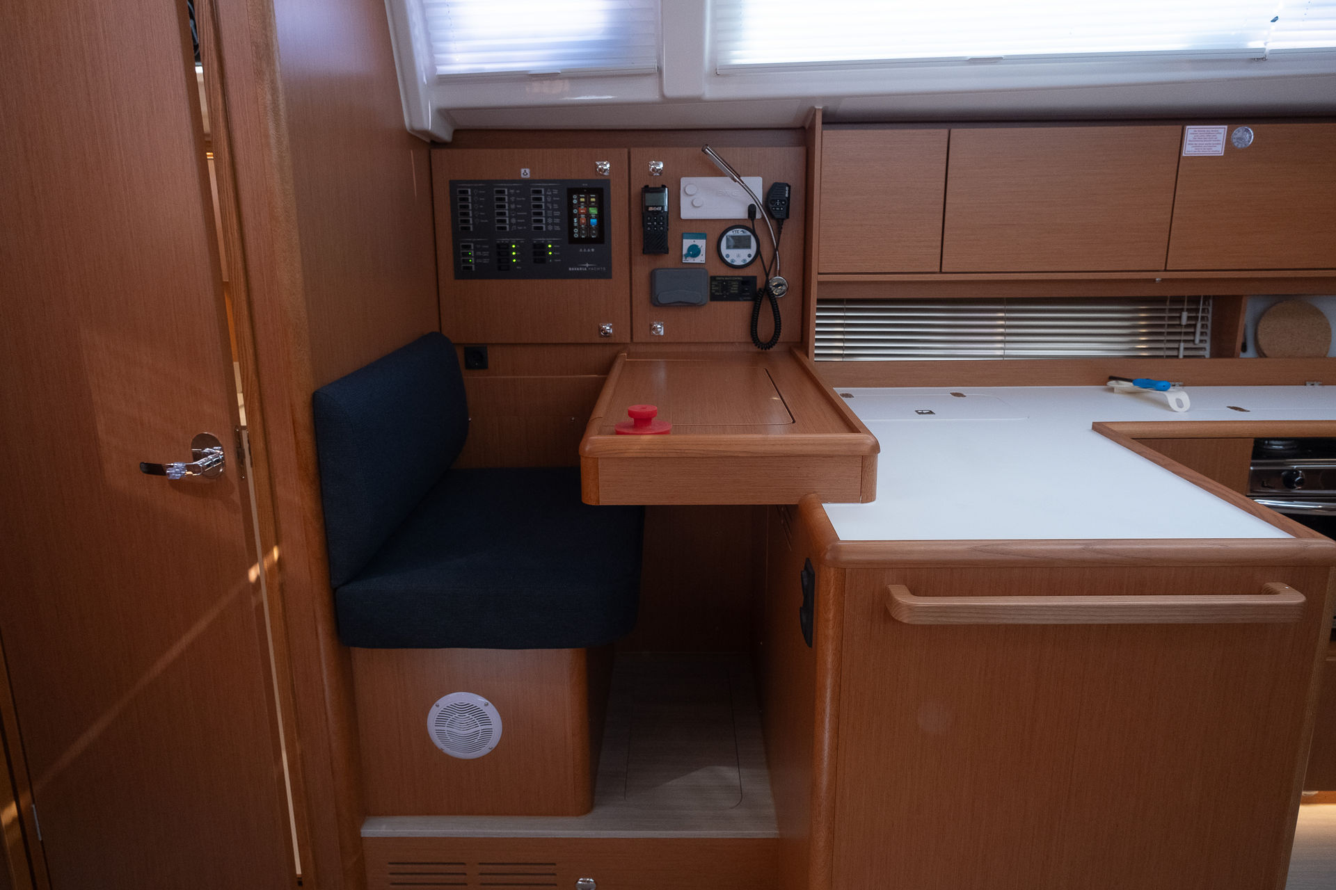 nausys-45049857-45033211-p1.jpg