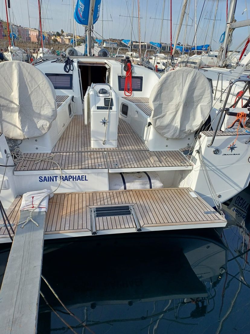 Jeanneau 410 S. Raphael